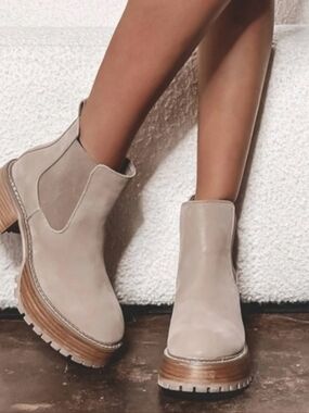 MIA Alejandro Chelsea Ankle Boots Tan Suede Platform Lug Sole Shoes Size 11